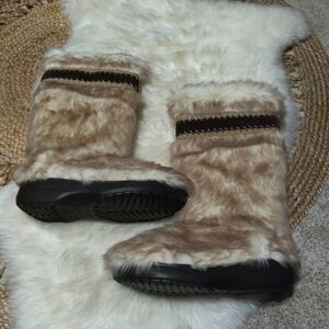 Crocs Cozy Yeti Boot Sz 11 Fuzz Tall Faux Fur Brown Winter Boots NEW